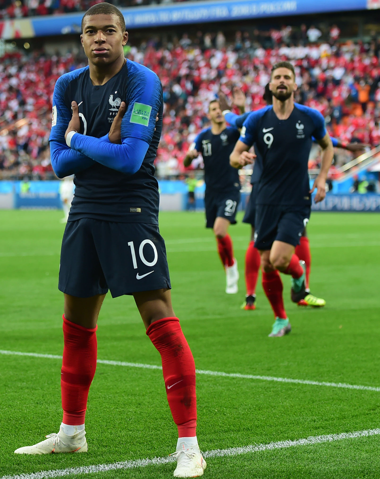 更展现了足 更展现了足